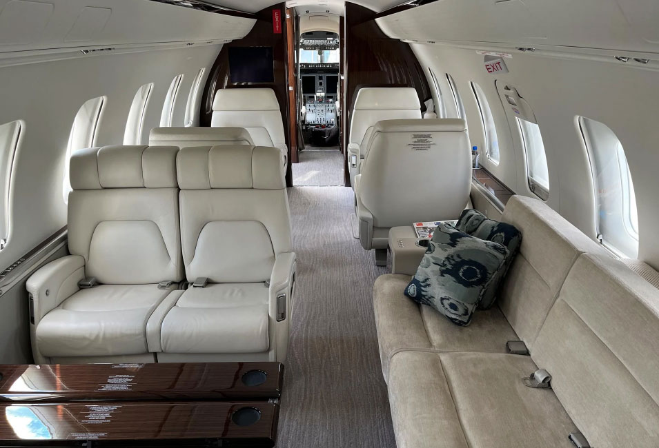 Bombardier Challenger 604 Interior